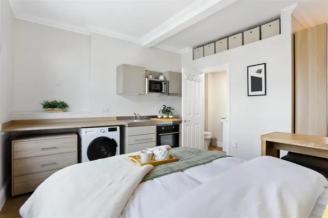Belmont Road, Wallington, SM6 8TE, photo 1