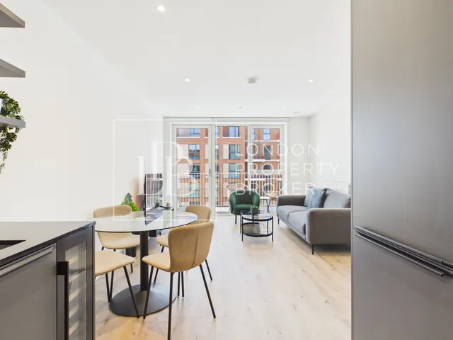 Pettman Crescent, London, SE28, photo 2