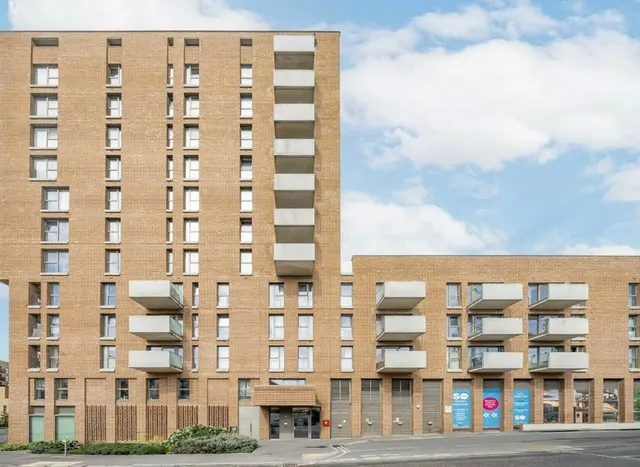 Damsel Walk, West Hendon, NW9, photo 1