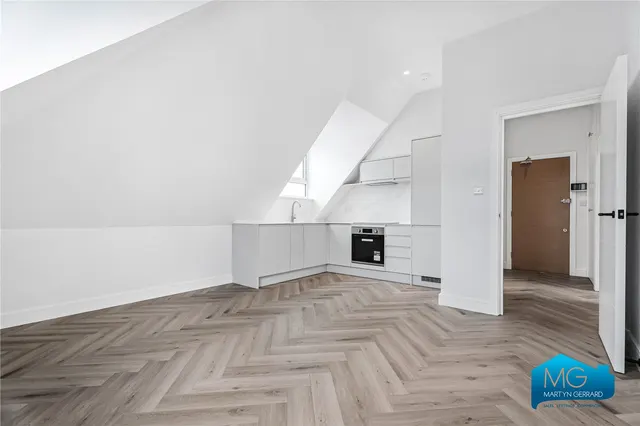 Gruneisen Road, London, N3, photo 1