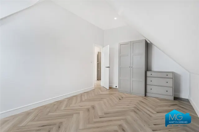Gruneisen Road, London, N3, photo 2