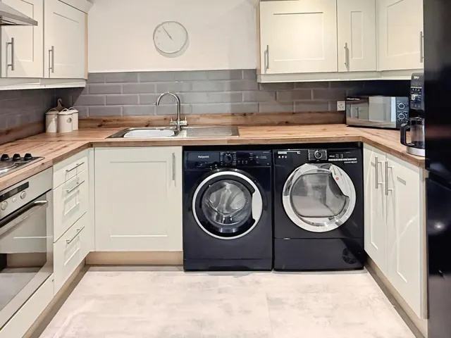 Birkby Close, Hamilton, LE5, photo 3