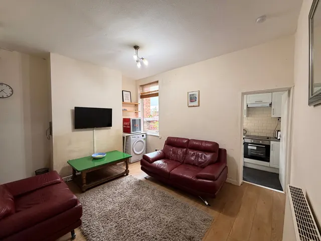 Kathleen Grove, Manchester, M14, photo 1