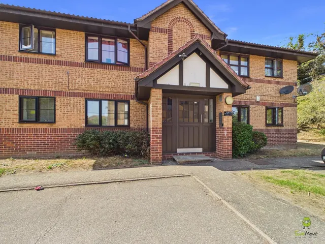 Frobisher Road, Erith, DA8, photo 1