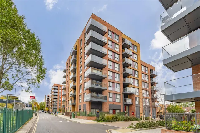 Ipswich Court, Hanwell, photo 1