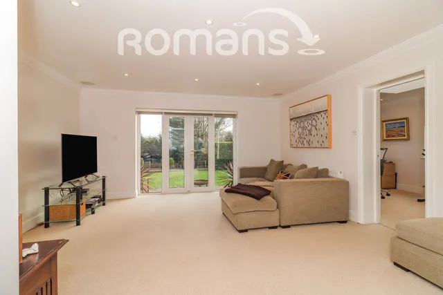 South Park Crescent, Gerrards Cross Fees Apply, SL9, photo 3
