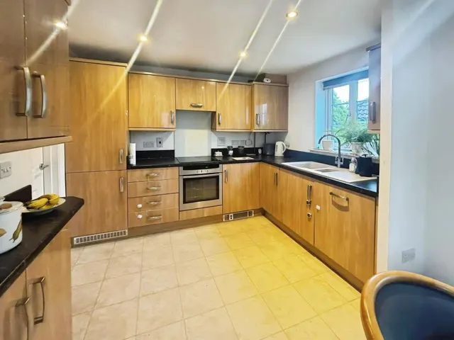 Taplin Close, Basingstoke, RG24, photo 3
