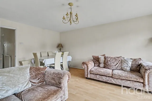 Triumph Close, Grays, RM16, photo 3