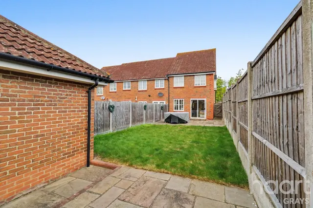 Triumph Close, Grays, RM16, photo 2
