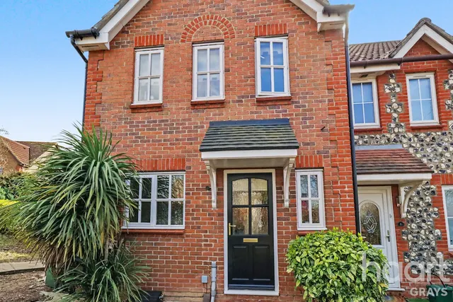 Triumph Close, Grays, RM16, photo 1
