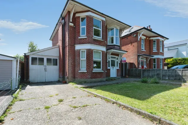 Charminster Avenue, Bournemouth, photo 1