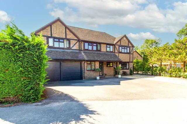 Swan Way, Church Crookham, Fleet, GU51 5TT, photo 1