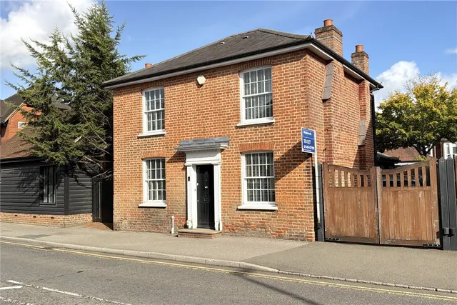 Aylesbury End, Beaconsfield, HP9, photo 1