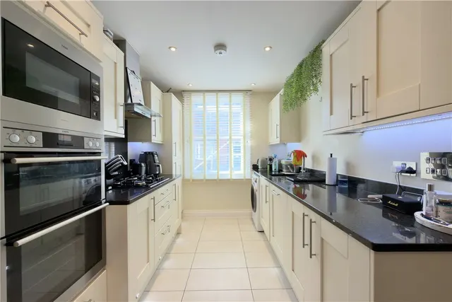 Aylesbury End, Beaconsfield, HP9, photo 2