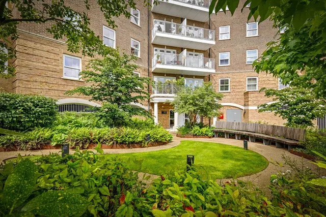 Eden Place, Oxted, RH8, photo 1