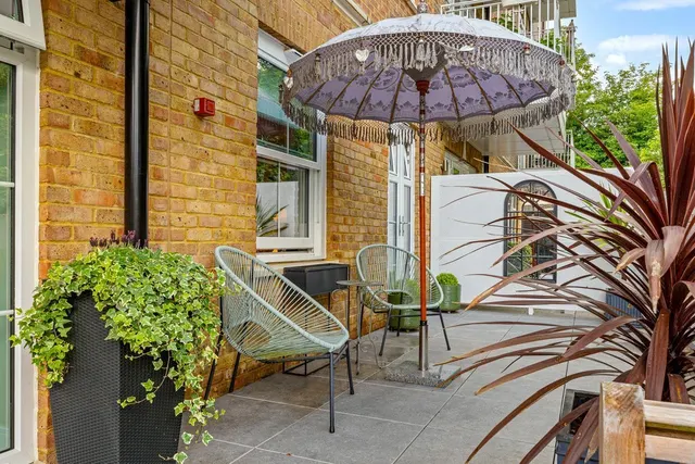 Eden Place, Oxted, RH8, photo 2