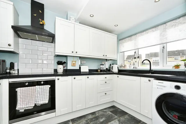 Photo 3 — Harrow Close, Swindon