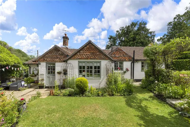 Petworth Road, Chiddingfold, Godalming, Surrey, GU8 4SL, photo 1