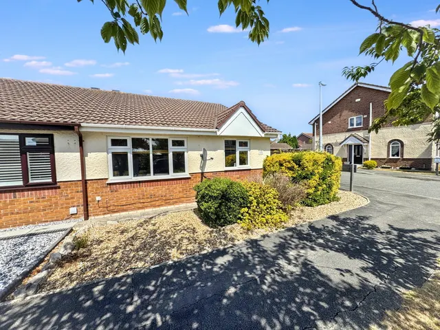 Ffordd Y Berllan, Towyn, Conwy, LL22 9LZ, photo 1