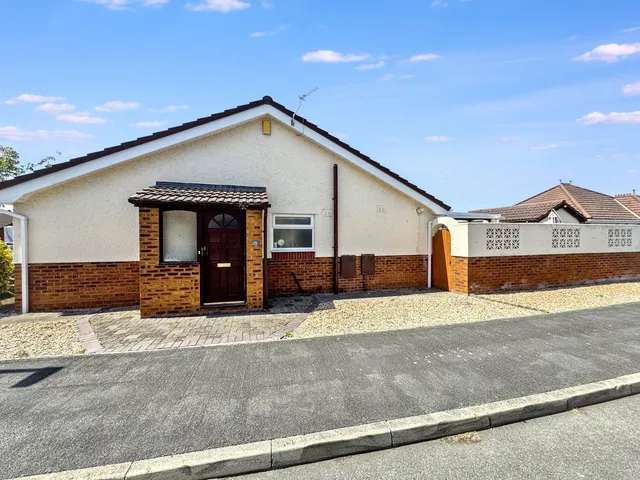 Photo 2 — Ffordd Y Berllan, Towyn, Conwy, LL22 9LZ