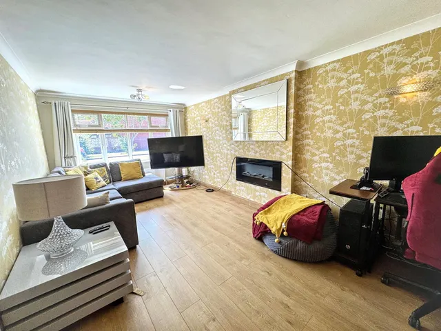 Photo 3 — Ffordd Y Berllan, Towyn, Conwy, LL22 9LZ