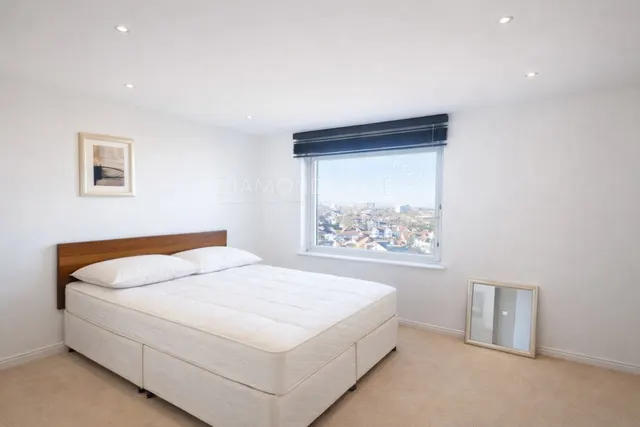 Prince Regent Road, Hounslow, TW3 1NN, photo 1