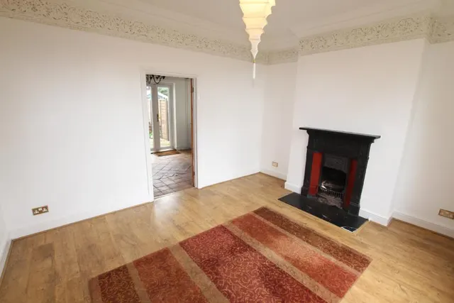Raglan Road, Woking, GU21, photo 3
