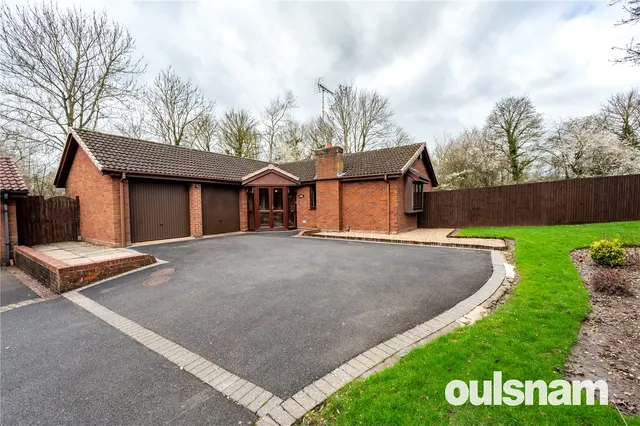 Fairford Close, Church Hill North, Redditch, Worcestershire, B98 9LU, photo 1