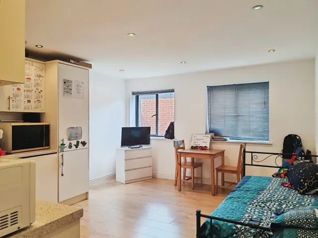 Whippendell Road, photo 2
