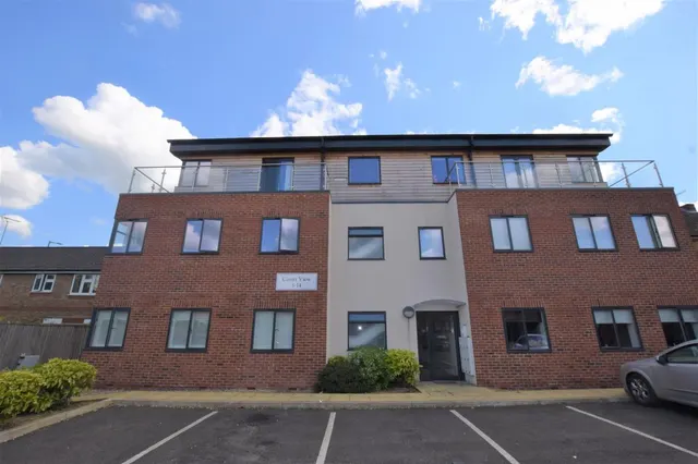 1 bedroom flat, Whippendell Road