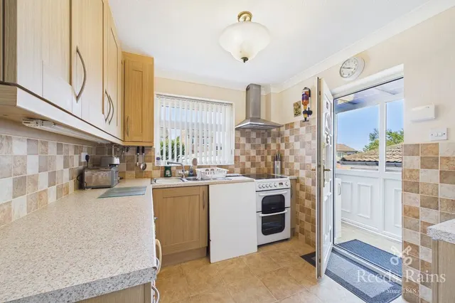 Photo 3 — Stratford Close, Golcar, West Yorkshire, HD7