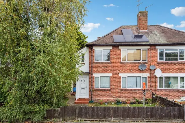Alexandra Close, South Harrow, photo 1