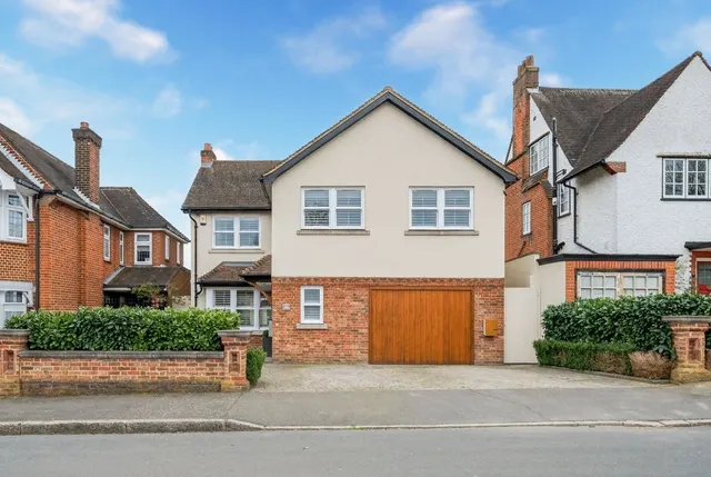 Parkway, Romford, RM2, photo 1