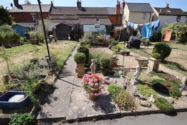 London Road, Chippenham, photo 3