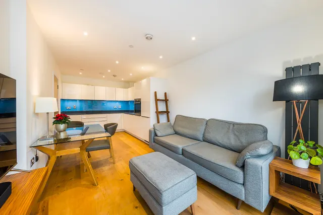 Photo 3 — 7 Turnberry Quay, London, London, E14 9GH