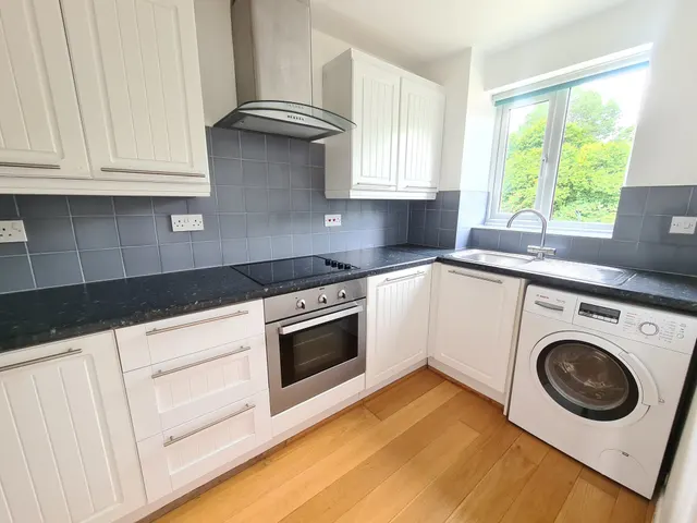 Lowestoft Drive, Slough, SL1, photo 2