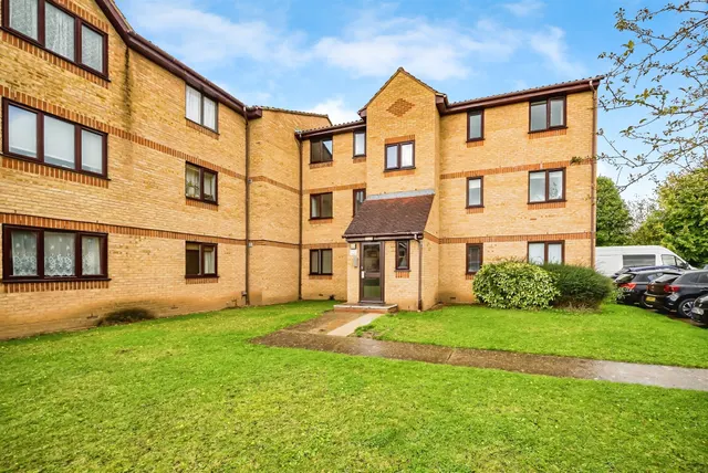 Lowestoft Drive, Slough, SL1, photo 1
