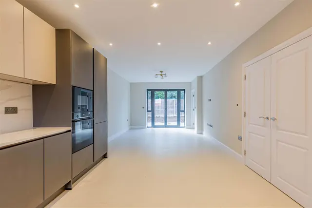 North Drive, Hounslow, photo 2