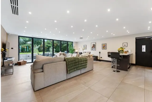 Collingham Gardens, London, SW5, photo 1