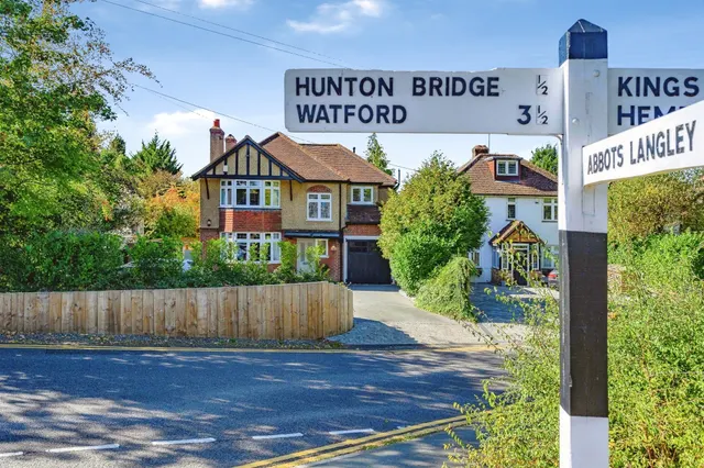Gallows Hill, Kings Langley, WD4, photo 1