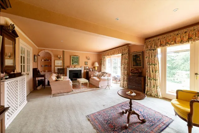 Rawlingswell Lane, St. Martins, SN8, photo 3