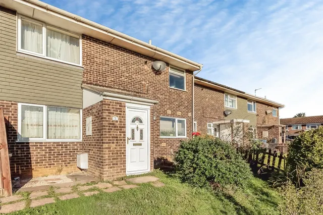 Alder Close, Desborough, NN14, photo 1