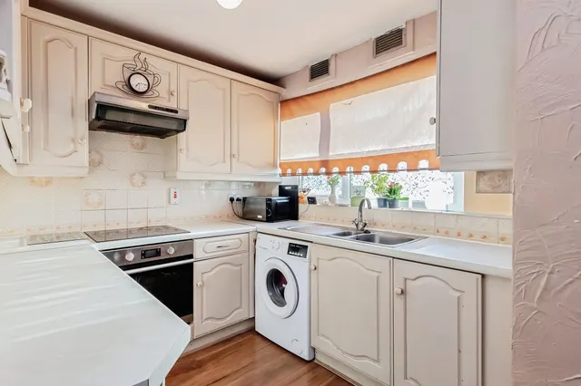 Alder Close, Desborough, NN14, photo 3
