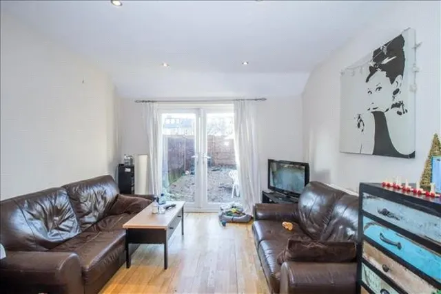 Kingston Road, Raynes Park, photo 2