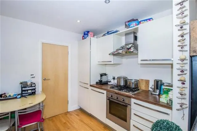 Kingston Road, Raynes Park, photo 3