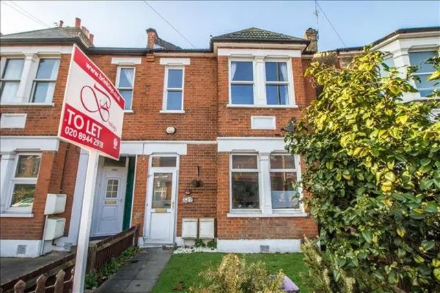 Kingston Road, Raynes Park, photo 1