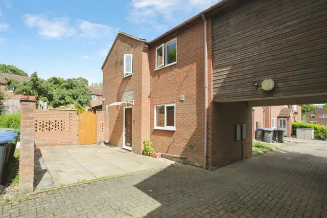 Wavere Court, Brownsover, CV21, photo 2