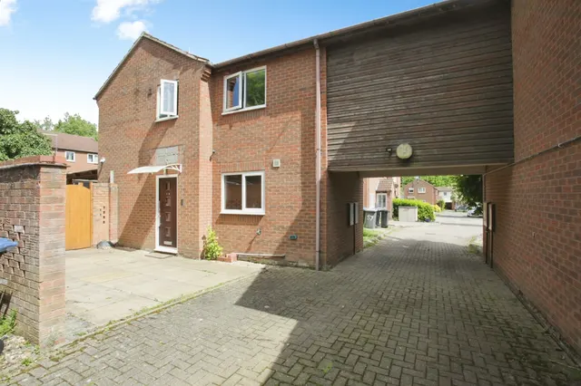 Wavere Court, Brownsover, CV21, photo 1