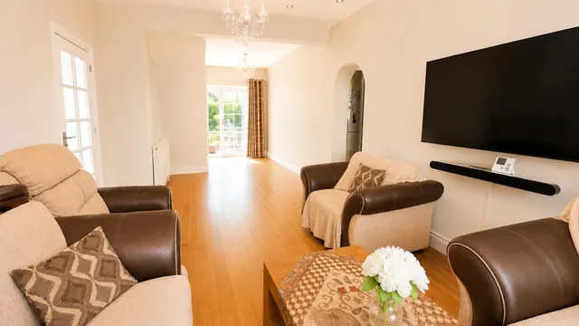 Tolworth Gardens, Chadwell Heath, RM6, photo 3