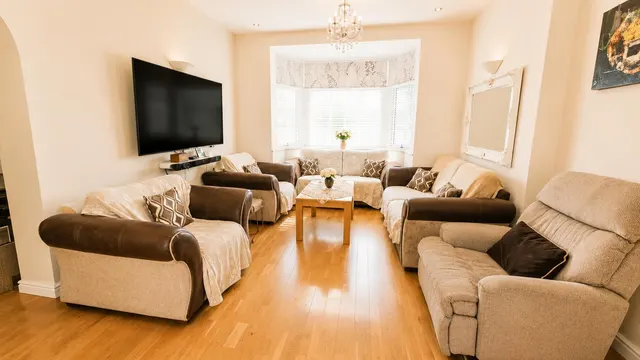 Tolworth Gardens, Chadwell Heath, RM6, photo 2